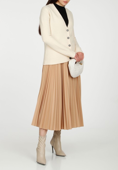 Товар бежевого цвета с внутренней стороны