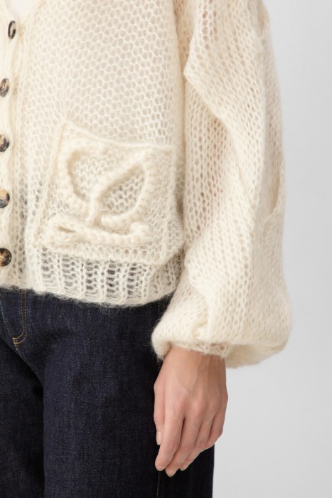 Товар белого цвета с внутренней стороны