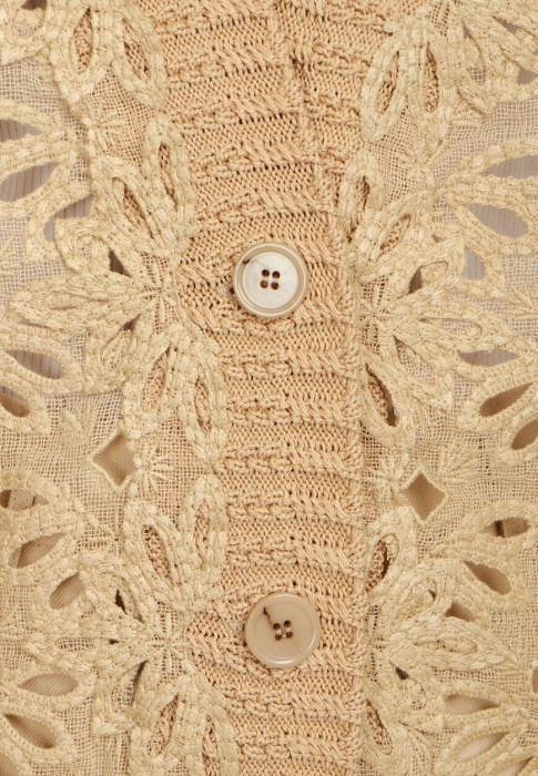 Товар бежевого цвета с внутренней стороны