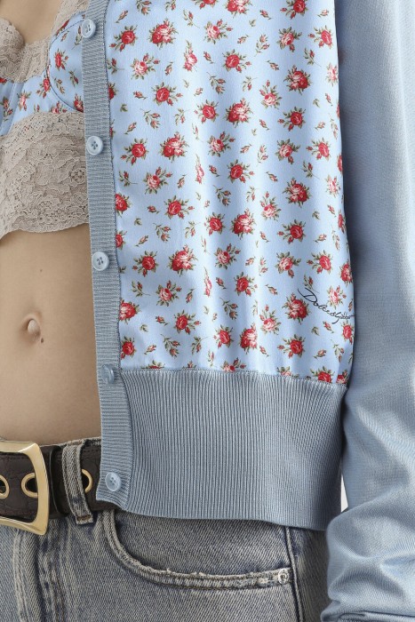 Товар голубого цвета с внутренней стороны