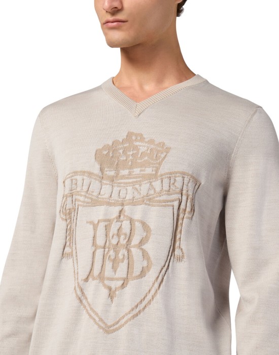 Товар белого цвета с внутренней стороны