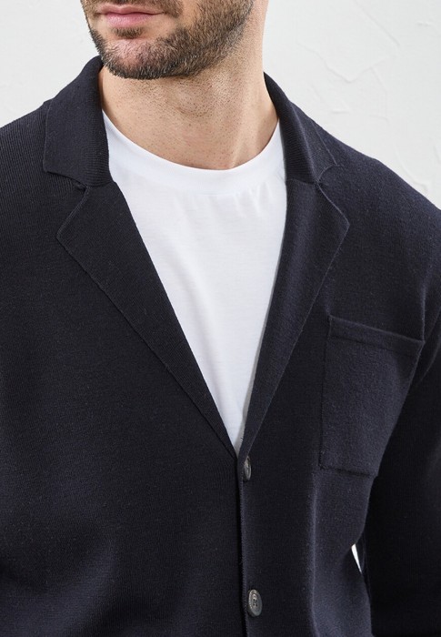 Товар синего цвета с внутренней стороны