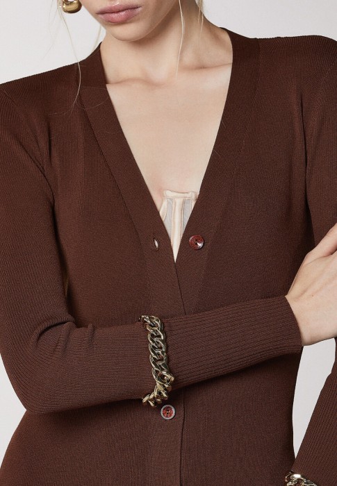 Товар коричневого цвета с внутренней стороны