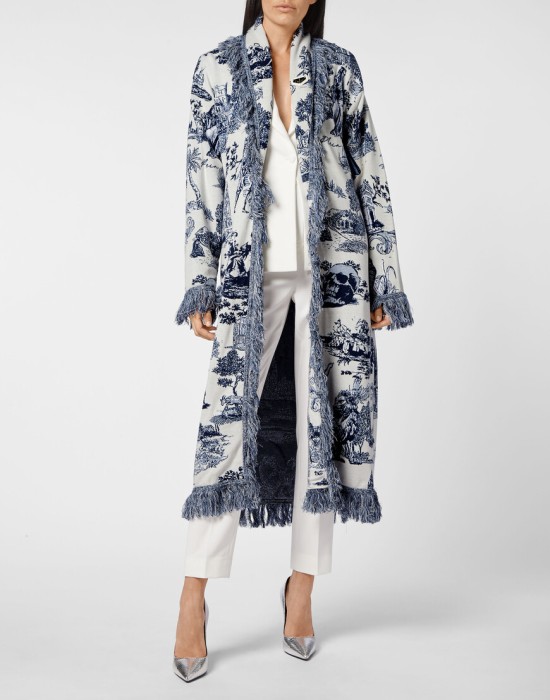 Товар белого цвета с внутренней стороны