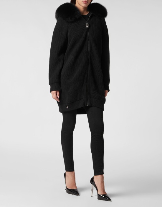 Товар черного цвета с внутренней стороны