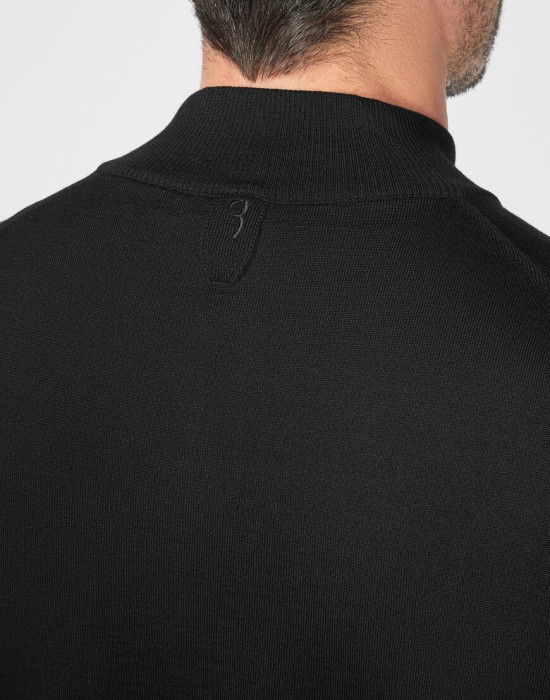 Товар черного цвета с внутренней стороны