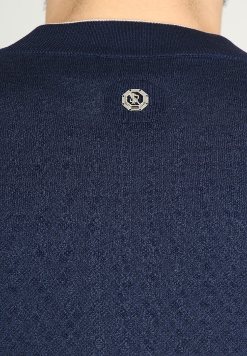 Товар синего цвета с внутренней стороны