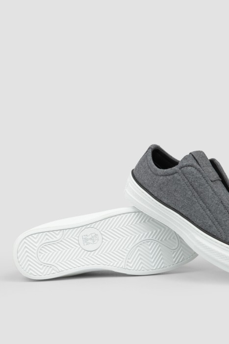 кеды-слипоны  универсального стиля с лицевой стороны