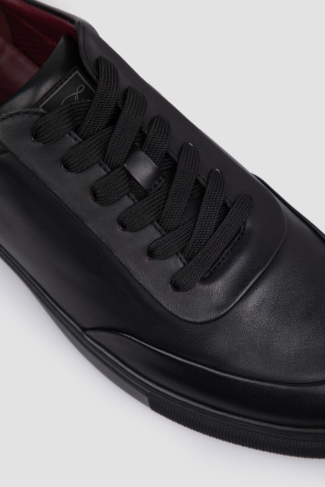 Товар черного цвета с внутренней стороны