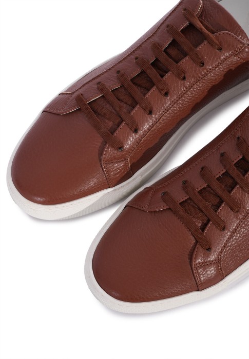 Товар коричневого цвета с внутренней стороны