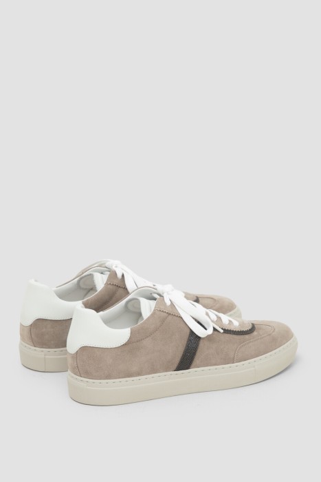 Товар бежевого цвета с внутренней стороны