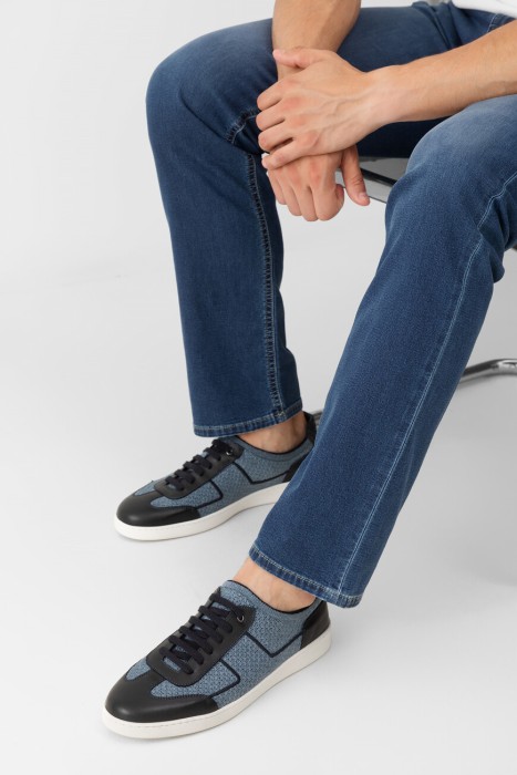 кеды  по цене 160000 руб вид справа