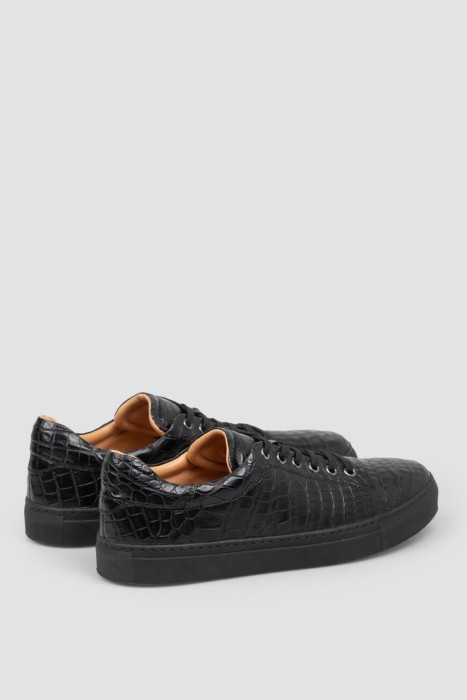 Товар черного цвета с внутренней стороны