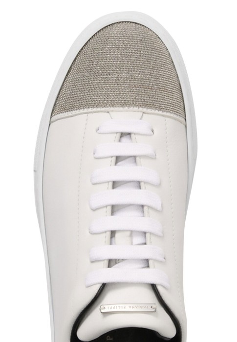 Товар белого цвета с внутренней стороны