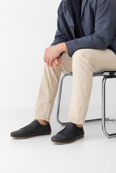 кеды  по цене 183500 руб вид справа