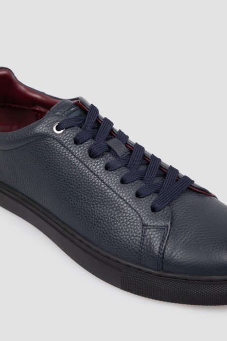 Товар синего цвета с внутренней стороны