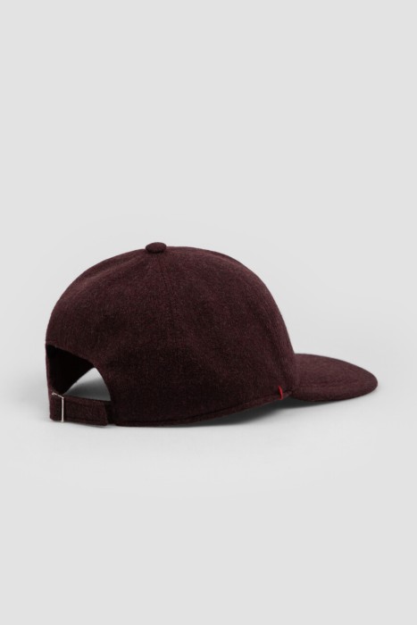 Товар коричневого цвета с внутренней стороны