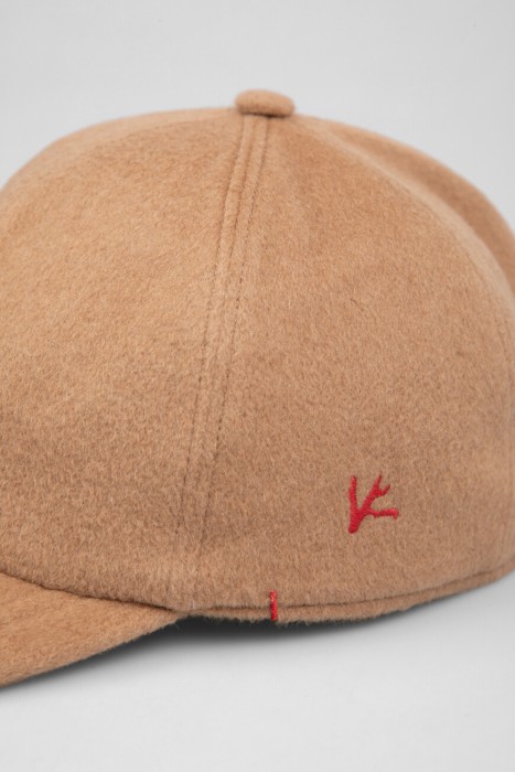 кепка  из шерсти спереди