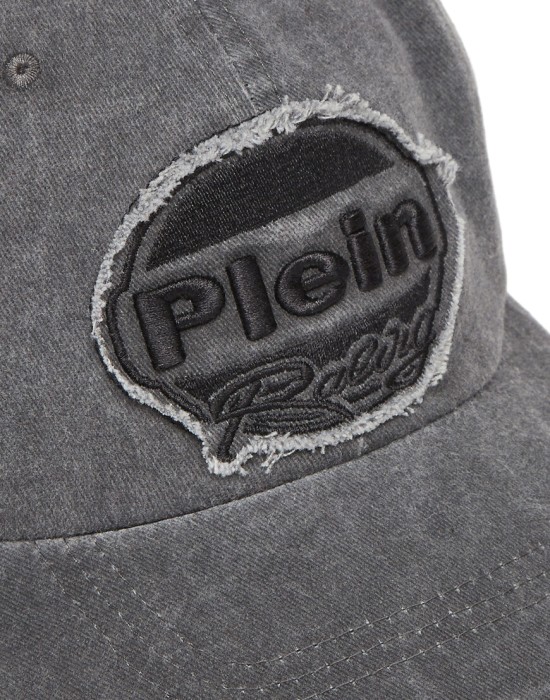 кепка от бренда philipp plein вид слева