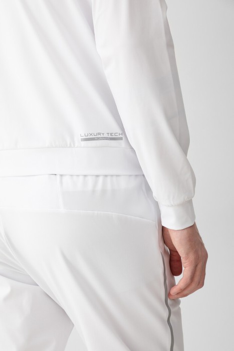 Товар белого цвета с внутренней стороны