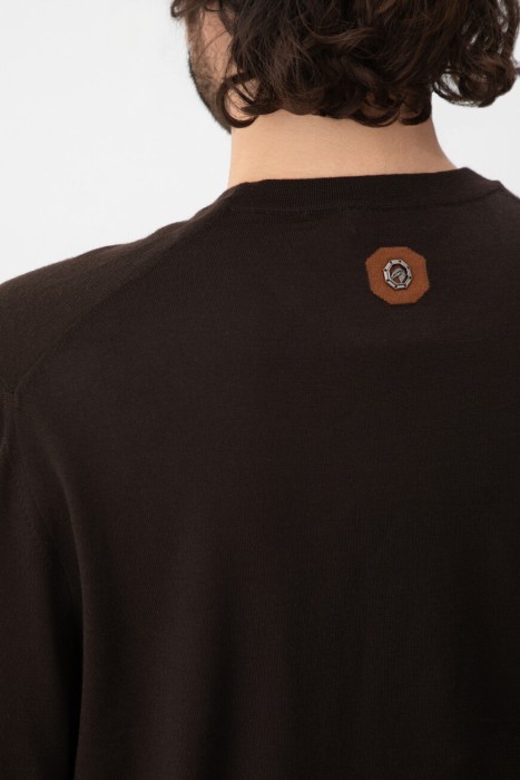 Товар черного цвета с внутренней стороны