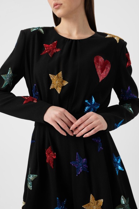 Товар черного цвета с внутренней стороны