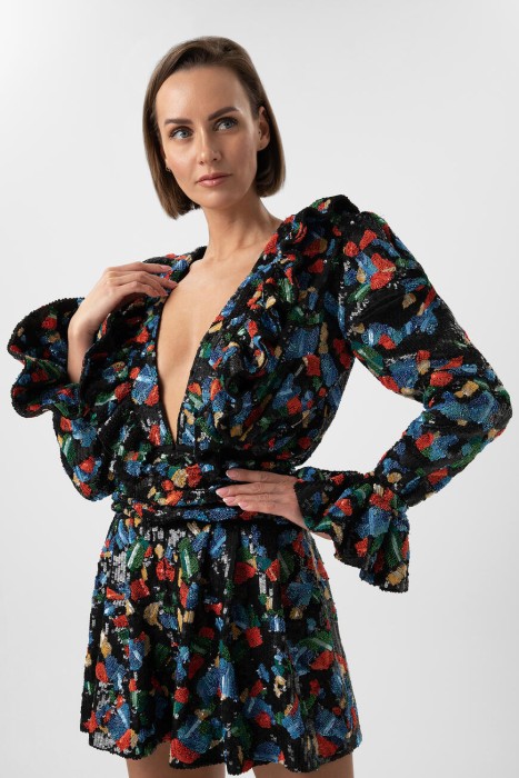 Товар черного цвета с внутренней стороны