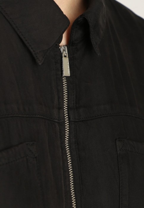 Товар черного цвета с внутренней стороны