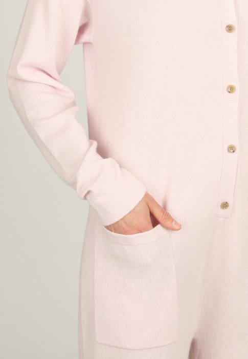 Товар розового цвета с внутренней стороны