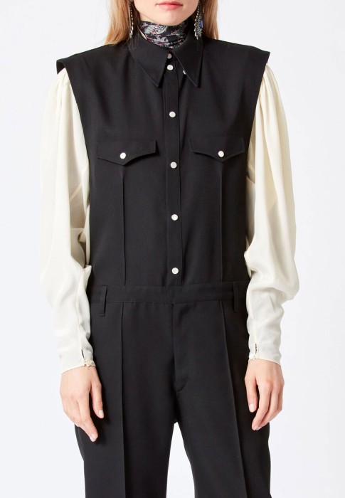 Товар черного цвета с внутренней стороны