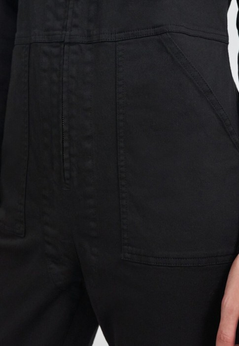 Товар черного цвета с внутренней стороны