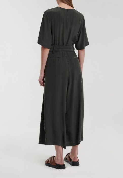 Товар зеленого цвета с внутренней стороны