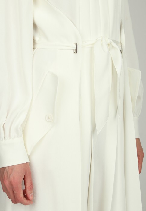 Товар белого цвета с внутренней стороны