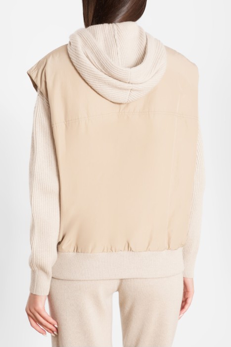 комплект из кардигана и жилета  от бренда brunello cucinelli вид слева