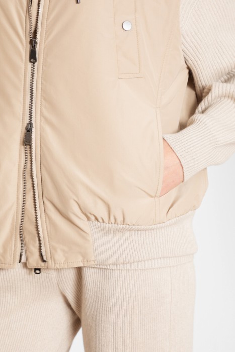 Товар серого цвета с внутренней стороны