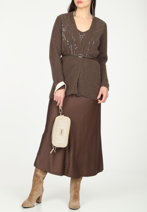 Товар коричневого цвета с внутренней стороны