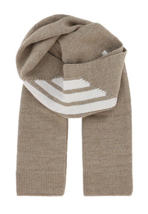 Товар бежевого цвета с внутренней стороны