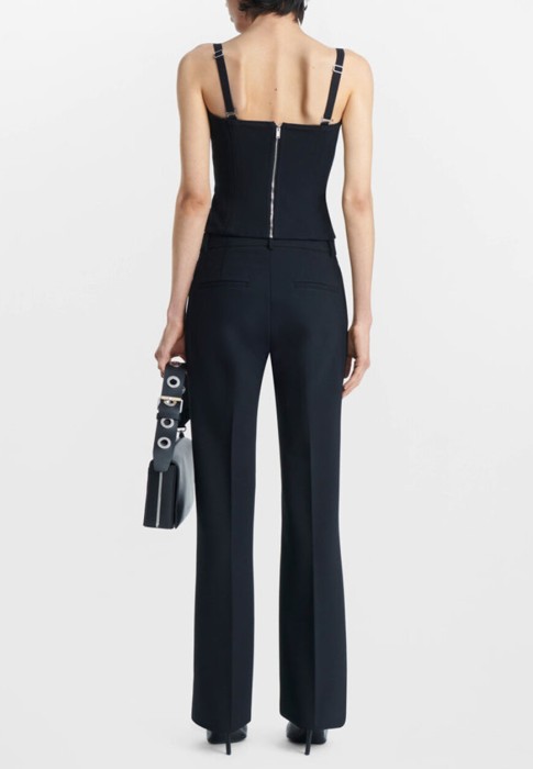 Товар черного цвета с внутренней стороны