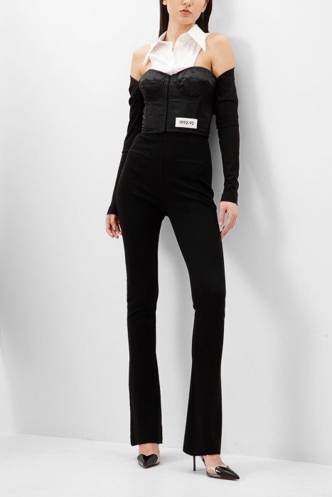 Товар черного цвета с внутренней стороны