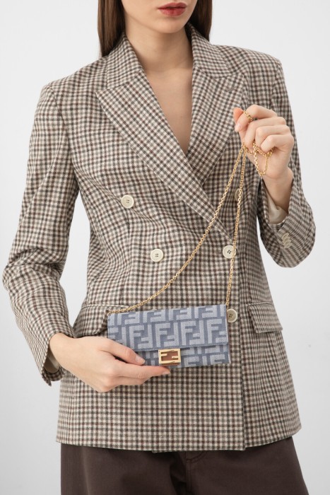 кошелек  модель baguette от бренда fendi вид слева
