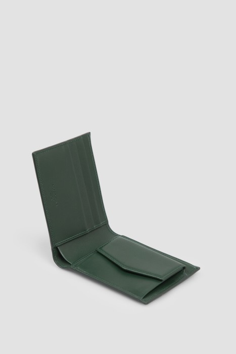 Товар зеленого цвета с внутренней стороны