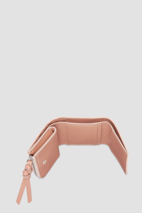 Товар розового цвета с внутренней стороны