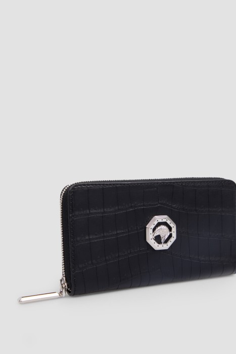 Товар черного цвета с внутренней стороны