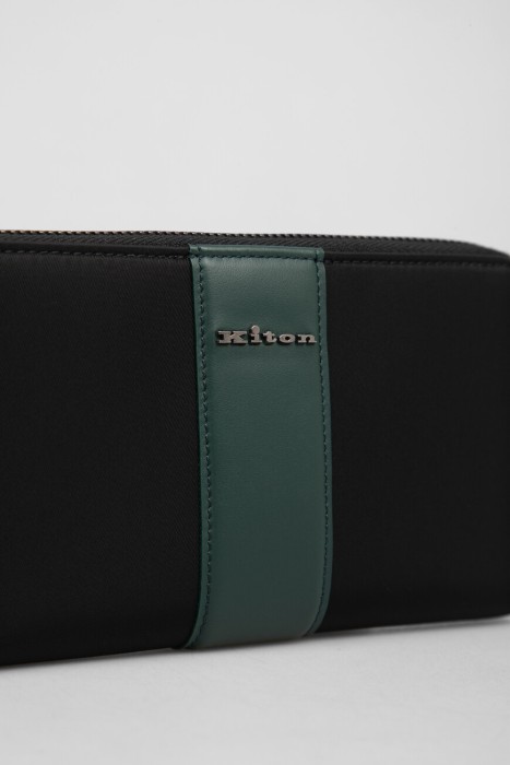 Товар синего цвета с внутренней стороны