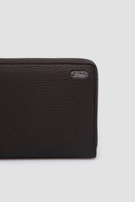 Товар коричневого цвета с внутренней стороны