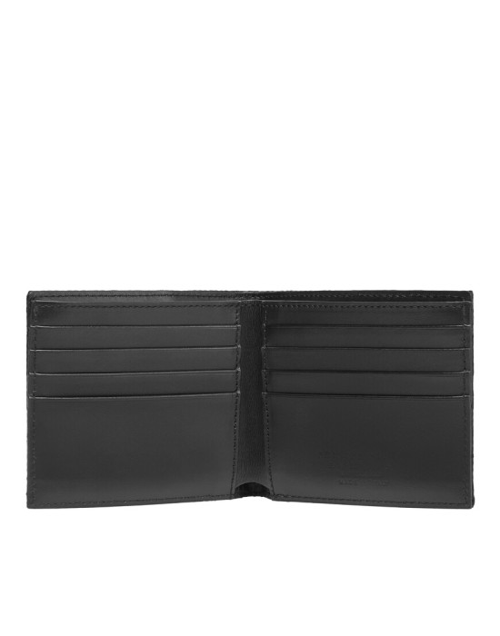 Товар черного цвета с внутренней стороны