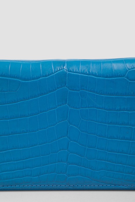 Товар синего цвета с внутренней стороны