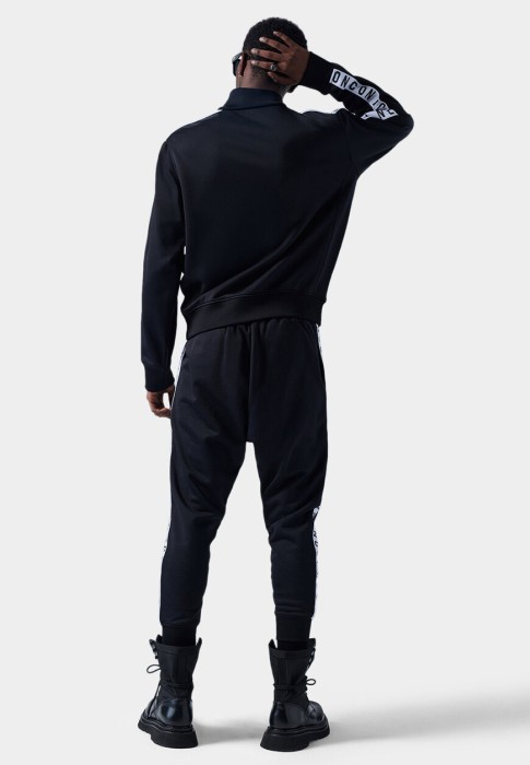 костюм 2 по цене 109830 руб вид справа