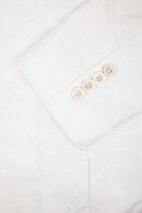 костюм  из фактурного жаккарда классического стиля с лицевой стороны