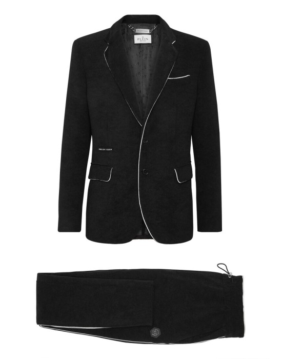 костюм классический  по цене 323000 руб вид справа